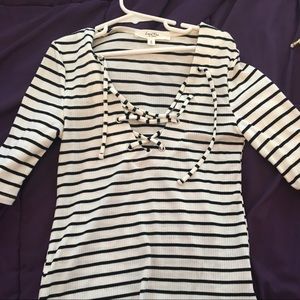 Black and white lace up front three quarter shirt